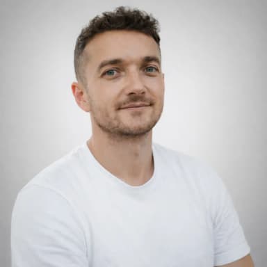 Iwan - Creative Full-Stack Developer portrait